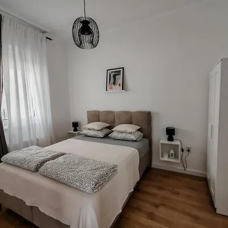 アパート Rakanovic